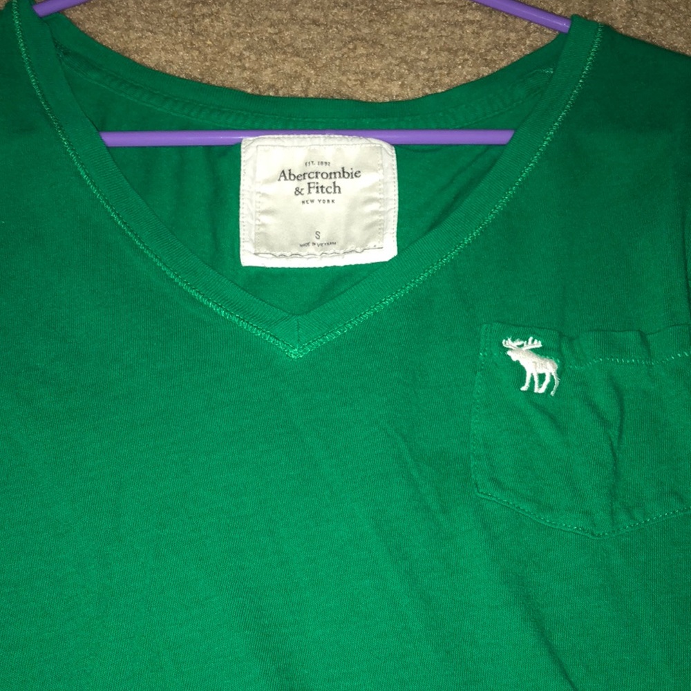 Abercrombie & Fitch green short sleeve v-neck